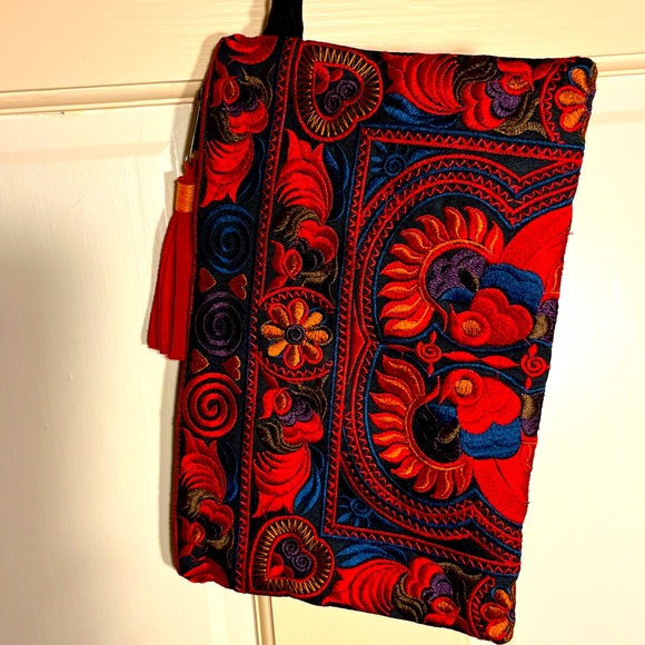 Trades of Hope Embroidered Cotton Scarlet‎ Clutch Wristlet, very clean - Picture 4 of 4